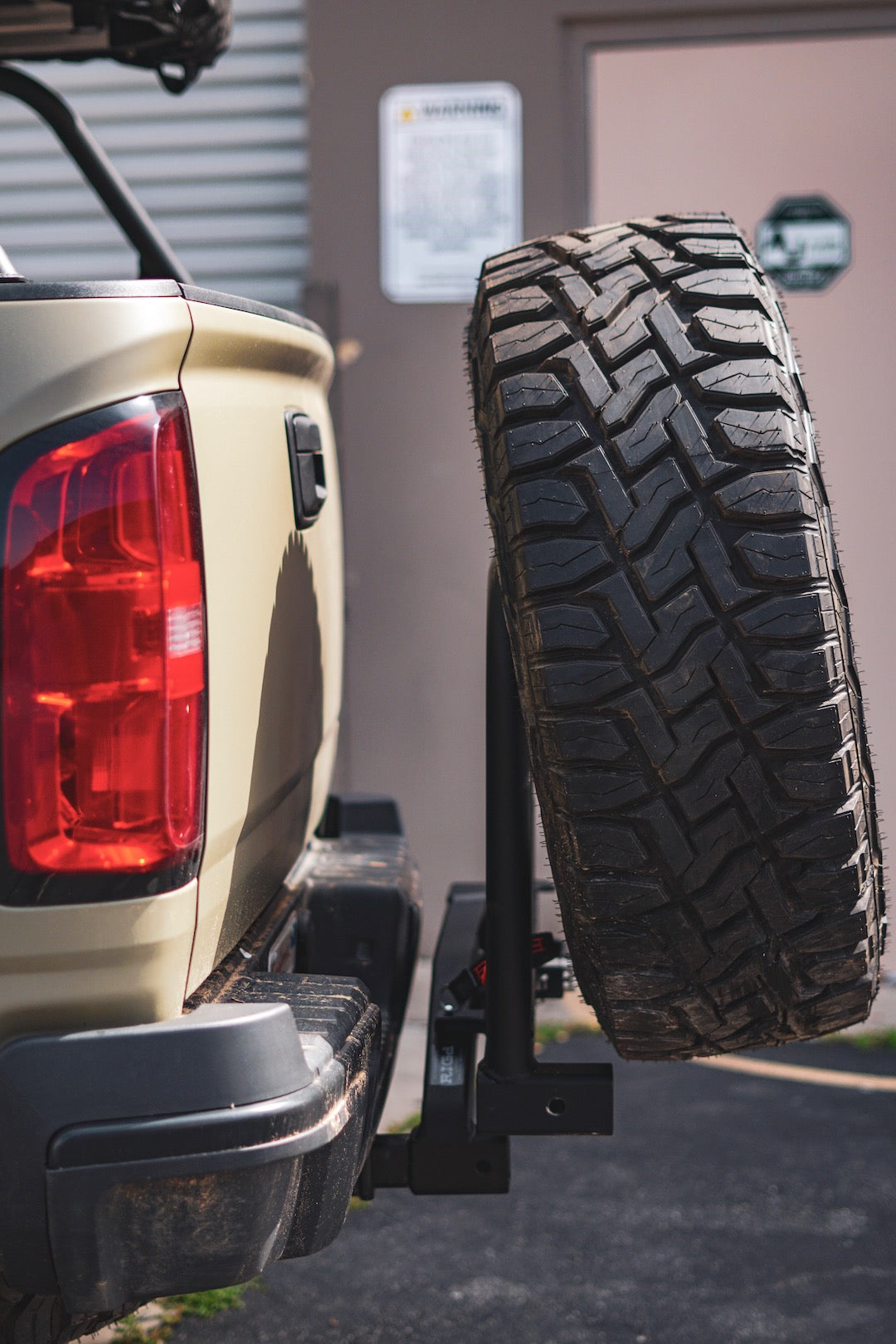 UltraSwing™ Multi-Fit Spare Tire Hitch Mount