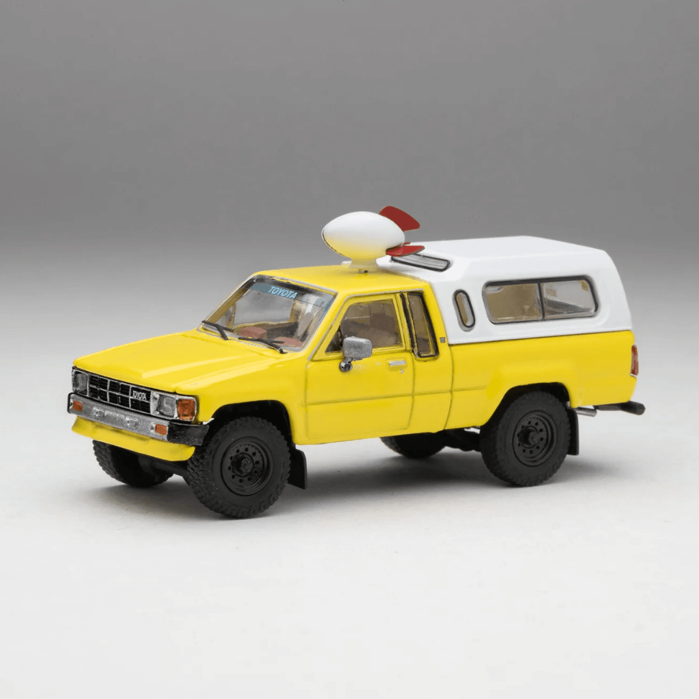 DiecastTalk Exclusive GCD 1/64 Toyota Hilux Xtracab SR5 4x4 Work Truck