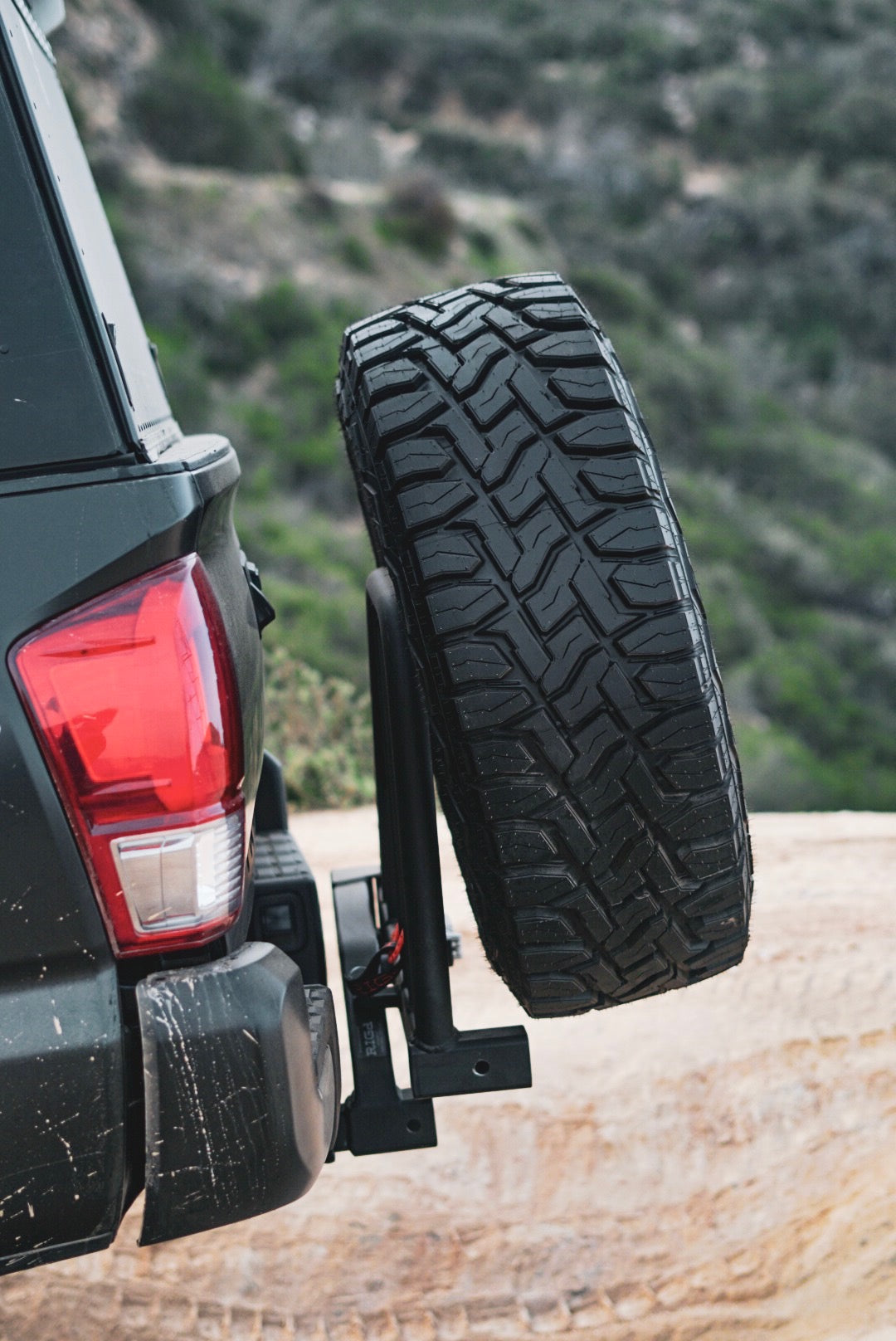 UltraSwing™ Multi-Fit Spare Tire Hitch Mount