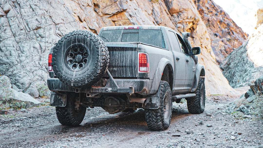 UltraSwing® Mega-Fit Spare Tire Hitch Mount