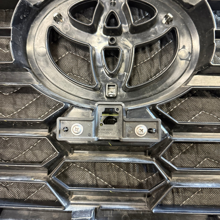 [OPEN BOX] 2024+ Toyota Tacoma OEM Grille