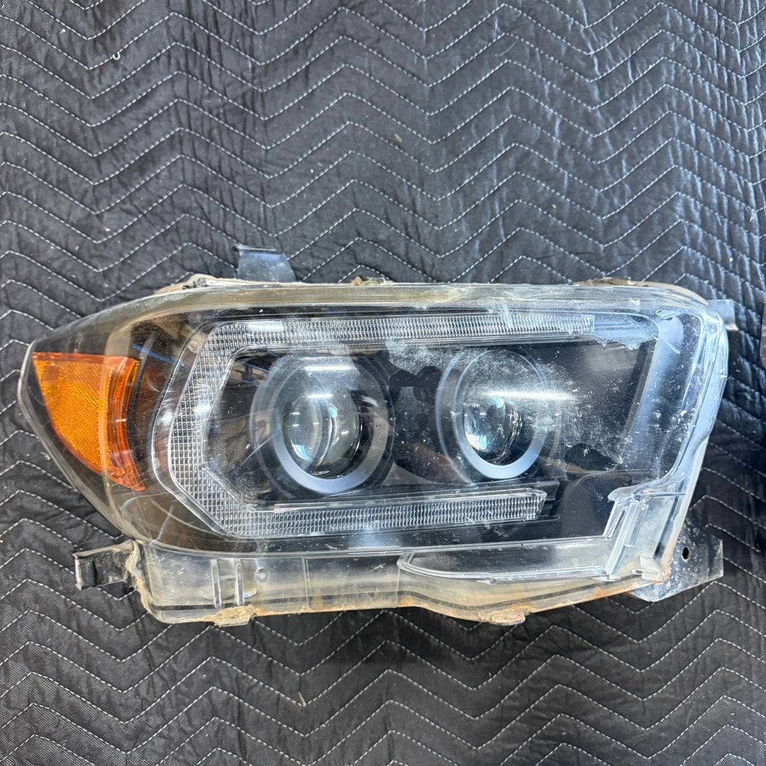[OPEN BOX] Projector Headlights - Sequential LED Turn Signal | Signature Series Fits 2016-2023 Toyota Tacoma