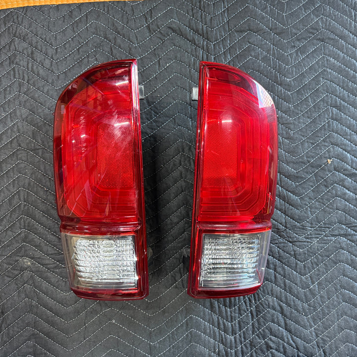 [OPEN BOX] 2016-2023 Toyota Tacoma OEM Tail Lights