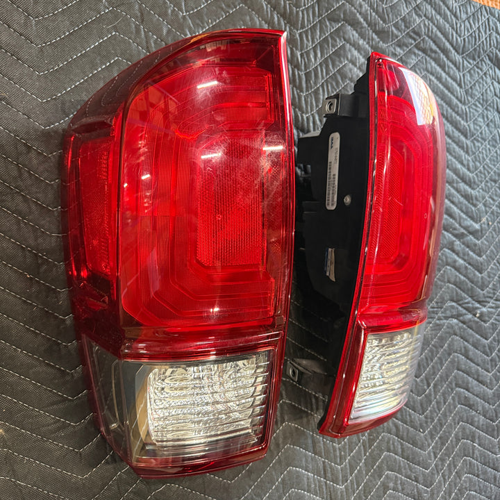 [OPEN BOX] 2016-2023 Toyota Tacoma OEM Tail Lights