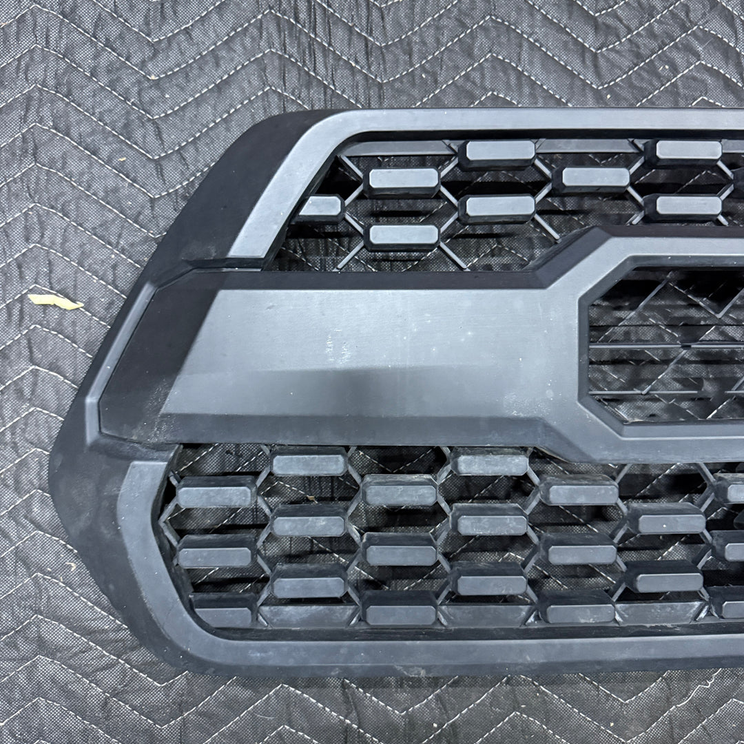[OPEN BOX] 2016-2023 Toyota Tacoma TRD Pro Style Grille - Matte Black