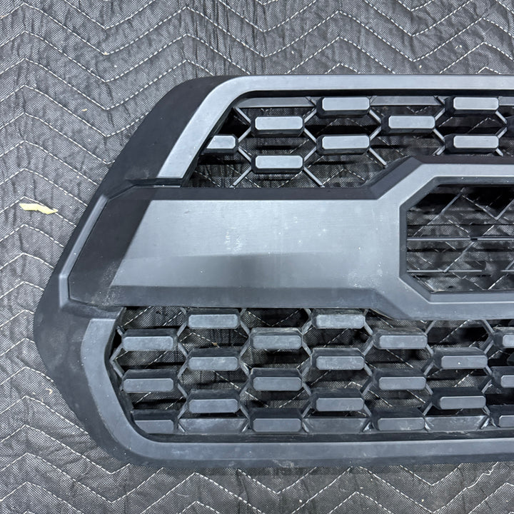 [OPEN BOX] 2016-2023 Toyota Tacoma TRD Pro Style Grille - Matte Black