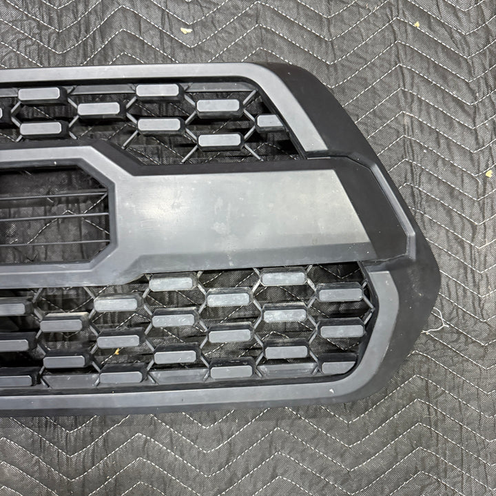 [OPEN BOX] 2016-2023 Toyota Tacoma TRD Pro Style Grille - Matte Black