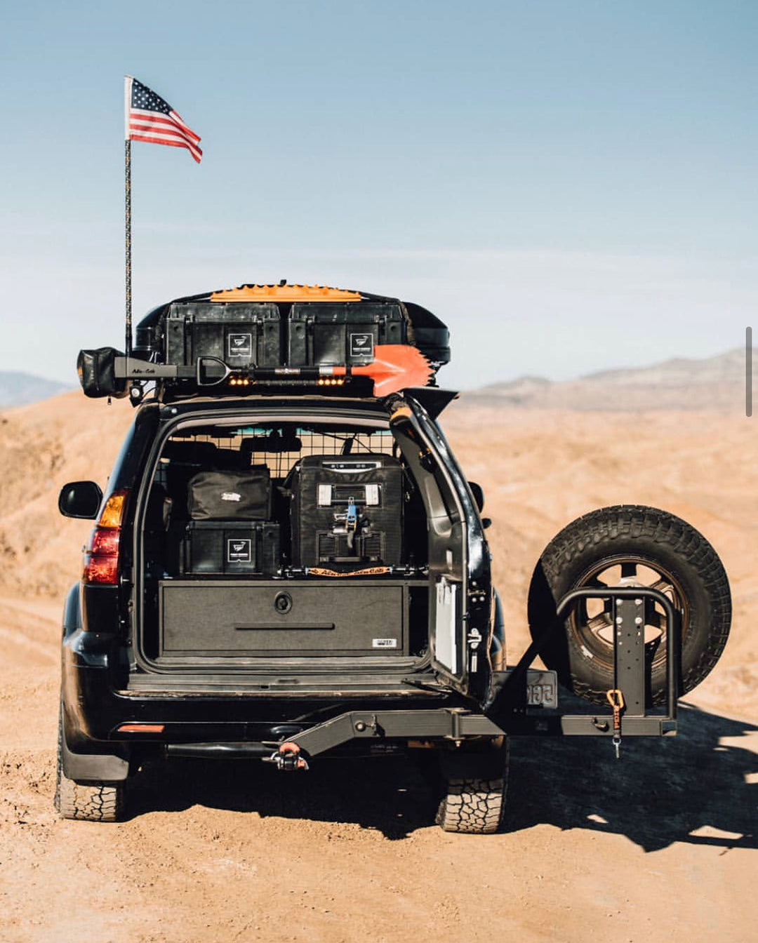 UltraSwing™ Multi-Fit Spare Tire Hitch Mount