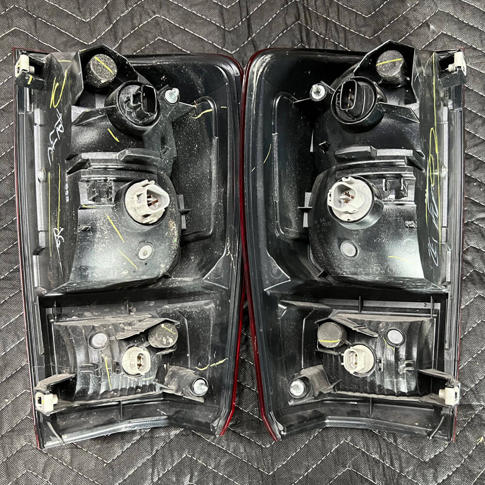 [OPEN BOX] Toyota Tacoma OEM Tail Lights