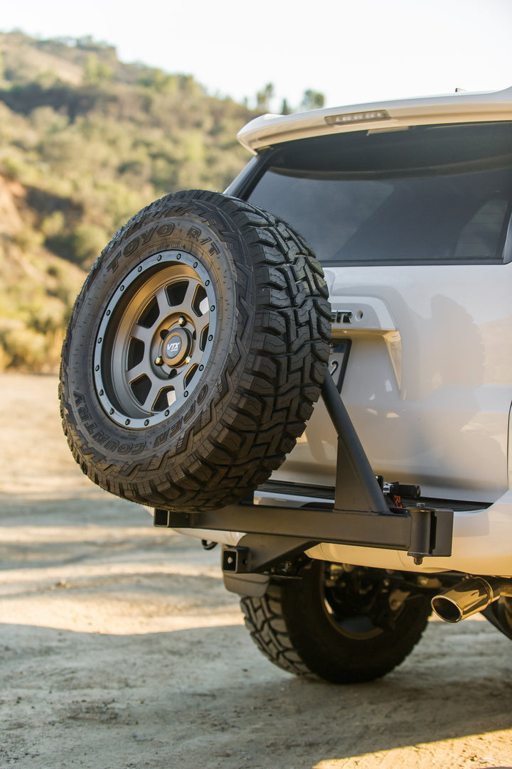 UltraSwing® Short-Fit Spare Tire Hitch Mount