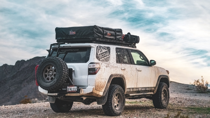 UltraSwing® Short-Fit Spare Tire Hitch Mount